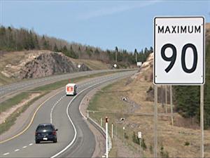 La route 175 dans la réserve faunique des Laurentides La route 175 dans la réserve faunique des Laurentides