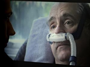 Image du documentaire «Right To Die?» sur le suicide assisté. On y voit l'Américain Craig Ewert, 59 ans. Cet homme, qui souffrait d'une maladie cérébrale dégénérative, a mis fin à ses jours en 2006 dans une clinique de Zurich. Image du documentaire «Right To Die?» sur le suicide assisté. On y voit l'Américain Craig Ewert, 59 ans. Cet homme, qui souffrait d'une maladie cérébrale dégénérative, a mis fin à ses jours en 2006 dans une clinique de Zurich.