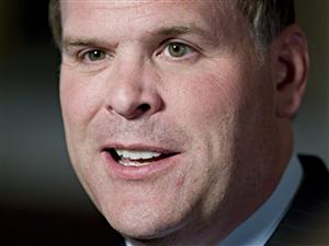 John Baird, leader parlementaire du gouvernement conservateur, en conférence de presse à Ottawa, le 16 mai 2011 John Baird, leader parlementaire du gouvernement conservateur, en conférence de presse à Ottawa, le 16 mai 2011