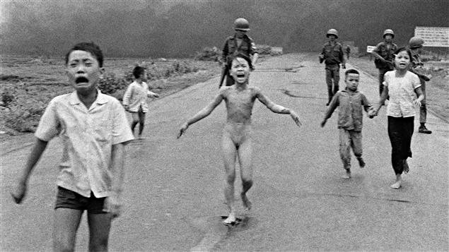 Célèbre photo de la jeune fille au napalm au Vietnam