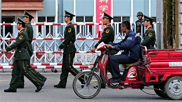 Des paramilitaires chinois marchaient lundi à Xilinhot, en Mongolie intérieure. Des paramilitaires chinois marchaient lundi à Xilinhot, en Mongolie intérieure.