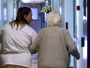 Une personne âgée et son infirmière Une personne âgée et son infirmière