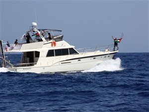 Le bateau français Dignity – Al Karama dans la méditerranée, le 25 juin, s'apprête à rejoindre les autres navires de la flottille. Le bateau français Dignity – Al Karama dans la méditerranée, le 25 juin, s'apprête à rejoindre les autres navires de la flottille.