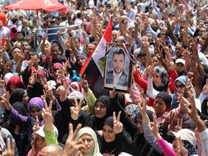Des manifestations pour des réformes politiques sur la place Tahrir, au Caire (1er juillet 2011) Des manifestations pour des réformes politiques sur la place Tahrir, au Caire (1er juillet 2011)
