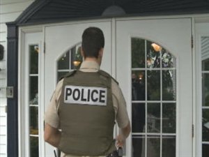 Les policiers de la Sûreté du Québec sont intervenus dans une rencontre chez Enerfin. Les policiers de la Sûreté du Québec sont intervenus dans une rencontre chez Enerfin.