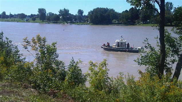 La SQ cherche l'automobiliste porté disparu dans la rivière Yamaska. La SQ cherche l'automobiliste porté disparu dans la rivière Yamaska.