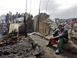 Explosion d'un oléoduc à Nairobi, au Kenya Explosion d'un oléoduc à Nairobi, au Kenya