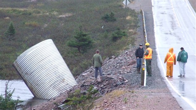 Une buse entre Lawn et St. Lawrence T.-N. endommagée par la tempête Ophélia. Une buse entre Lawn et St. Lawrence T.-N. endommagée par la tempête Ophélia.