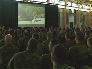 Les militaires de Valcartier ont été nombreux à assister à la projection sur le Royal 22e Régiment. Les militaires de Valcartier ont été nombreux à assister à la projection sur le Royal 22e Régiment.