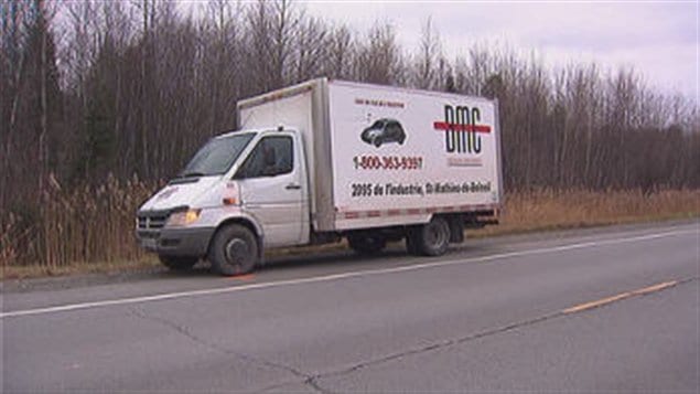 La conductrice conduisait ce camion qui a causé l'accident. La conductrice conduisait ce camion qui a causé l'accident.