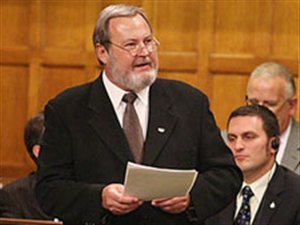 Le député conservateur fédéral d'Edmonton-Est, Peter Goldring. Le député conservateur fédéral d'Edmonton-Est, Peter Goldring.
