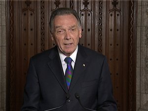 Le ministre Kent, annonçant officiellement aux Canadiens le retrait de Kyoto. Le ministre Kent, annonçant officiellement aux Canadiens le retrait de Kyoto.