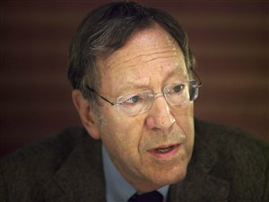 Le député de la circonscription de Mont-Royal, Irwin Cotler Le député de la circonscription de Mont-Royal, Irwin Cotler