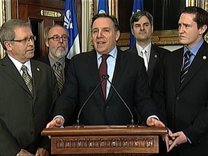 Le chef de la CAQ, François Legault, entouré des députés (de gauche à droite) Daniel Ratthé, Marc Picard, Éric Caire et Benoît Charette. Le chef de la CAQ, François Legault, entouré des députés (de gauche à droite) Daniel Ratthé, Marc Picard, Éric Caire et Benoît Charette.