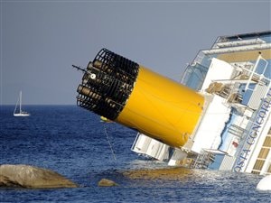 Le paquebot s'est échoué près de l'île de Gigloi en Italie Le paquebot s'est échoué près de l'île de Gigloi en Italie