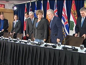 Les premiers ministres des provinces sont réunis à Victoria, en Colombie-Britannique, à l'occasion du Conseil de la fédération. Les premiers ministres des provinces sont réunis à Victoria, en Colombie-Britannique, à l'occasion du Conseil de la fédération.