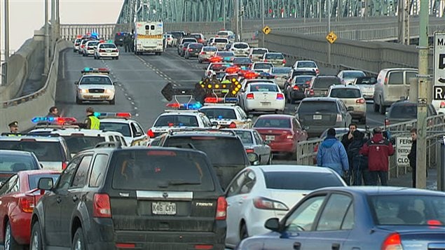 La circulation sur le pont Jacques-Cartier La circulation sur le pont Jacques-Cartier