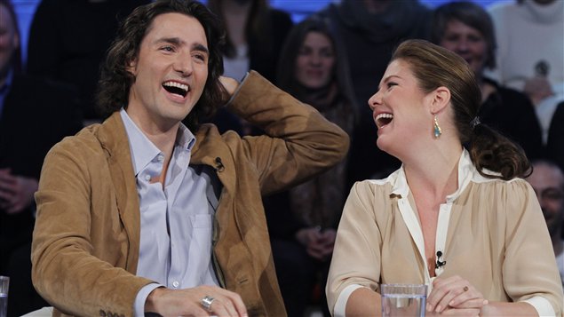 Justin Trudeau et sa femme, Sophie Grégoire, à l'émission Tout le monde en parle , le 4 mars 2012 Justin Trudeau et sa femme, Sophie Grégoire, à l'émission Tout le monde en parle , le 4 mars 2012