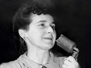 Madeleine Parent s'est rendue célèbre par son rôle dans la syndicalisation des ouvrières du textile dans les années 40. Madeleine Parent s'est rendue célèbre par son rôle dans la syndicalisation des ouvrières du textile dans les années 40.