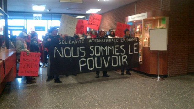 Manifestation des étudiants de l'UQAC Manifestation des étudiants de l'UQAC