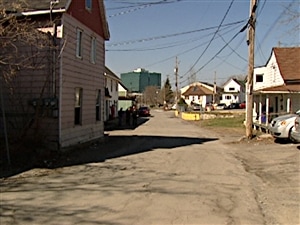 Des résidences de la rue Morin seront démolies. Des résidences de la rue Morin seront démolies.