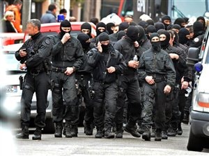 Des membres de l’unité spéciale RAID qui a donné l’assaut Des membres de l’unité spéciale RAID qui a donné l’assaut