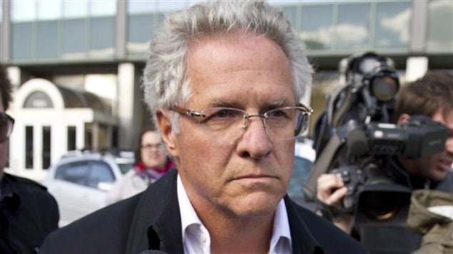 Tony Accurso quitte le quartier général de la SQ Tony Accurso quitte le quartier général de la SQ