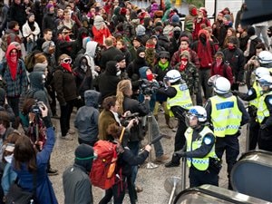 Intervention policière face aux manifestants au Palais des congrès Intervention policière face aux manifestants au Palais des congrès