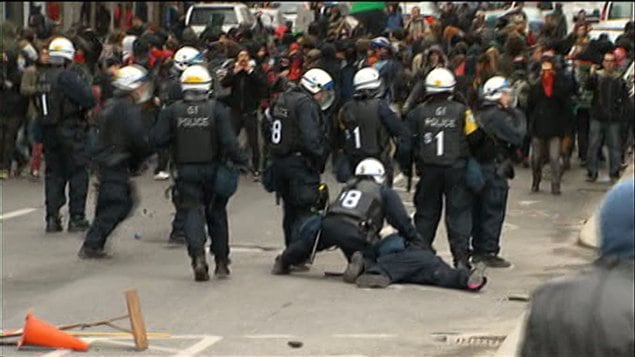 L'escouade anti-émeute du SPVM intervient L'escouade anti-émeute du SPVM intervient