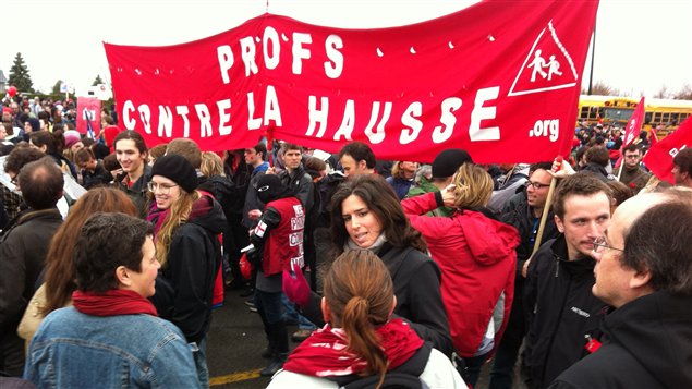 Profs contre la hausse à Victoriaville Profs contre la hausse à Victoriaville