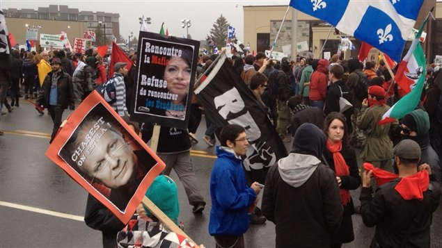 Une pancarte narguant la ministre Line Beauchamp lors de la manifestation à Victoriaville Une pancarte narguant la ministre Line Beauchamp lors de la manifestation à Victoriaville