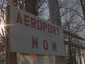 Les citoyens refusent de baisser les bras dans le dossier de l'aéroport de Neuville. Les citoyens refusent de baisser les bras dans le dossier de l'aéroport de Neuville.