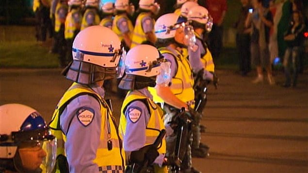 Les policiers étaient déployés en grand nombre pour cette 30e manifestation nocturne. Les policiers étaient déployés en grand nombre pour cette 30e manifestation nocturne.
