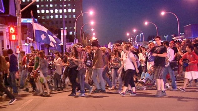 Plus de 250 personnes ont participé à une manifestation, samedi soir, dans les rues de Gatineau. Plus de 250 personnes ont participé à une manifestation, samedi soir, dans les rues de Gatineau.