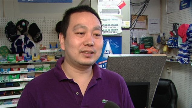 Le propriétaire du dépanneur, Zhen Yang Le propriétaire du dépanneur, Zhen Yang