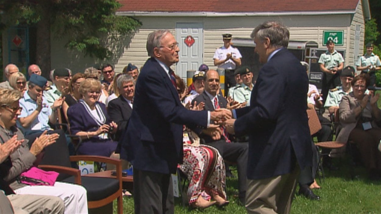 L'hommage rendu à Gilles Lamontagne, cet ancien maire de Québec et ancien ministre canadien de la Défense, entre autres, a eu lieu à la base militaire de Valcartier samedi. L'hommage rendu à Gilles Lamontagne, cet ancien maire de Québec et ancien ministre canadien de la Défense, entre autres, a eu lieu à la base militaire de Valcartier samedi.
