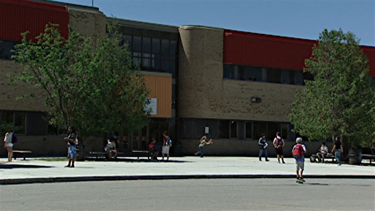 Agression armée contre un élève de l'École secondaire de l'Île à