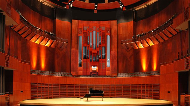 La Société du Palais Montcalm pourra doter la salle Raoul-Jobin d'un grand orgue de concert. La Société du Palais Montcalm pourra doter la salle Raoul-Jobin d'un grand orgue de concert.