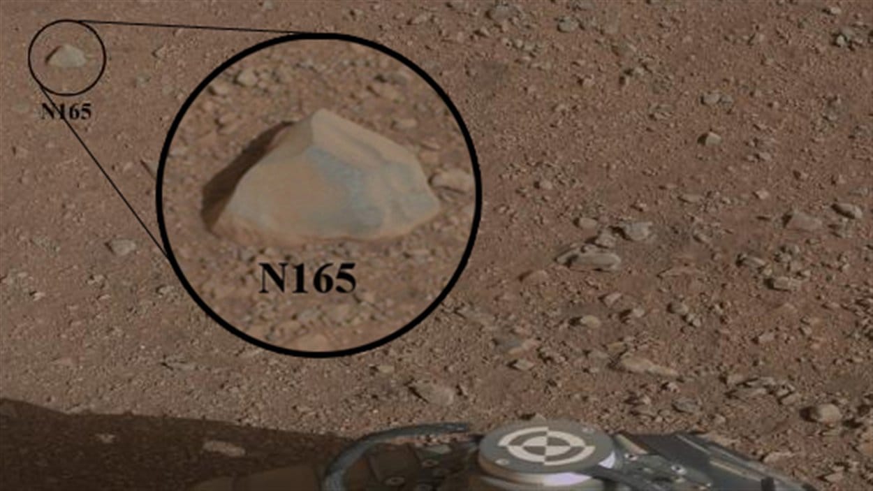 Le robot Curiosity a identifié sa première roche sur Mars, nommée « Coronation ». Le robot Curiosity a identifié sa première roche sur Mars, nommée « Coronation ».