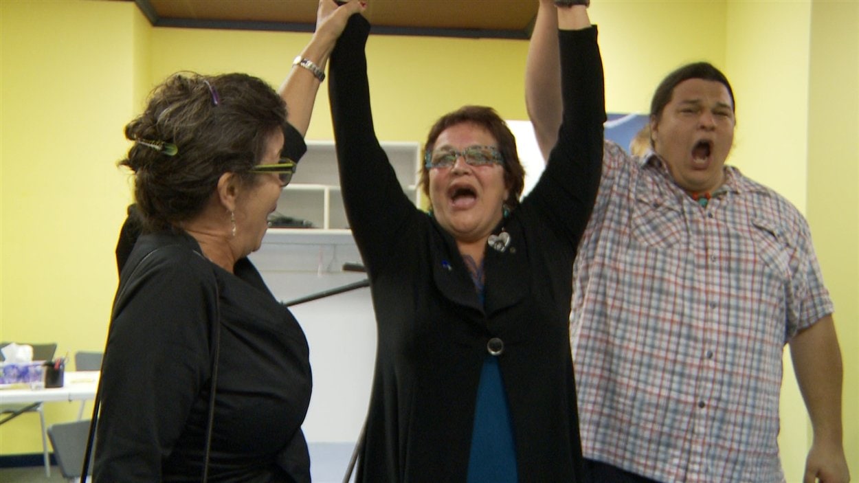 La péquiste Élizabeth Larouche, lors de l'annonce de sa victoire dans Abitibi-Est La péquiste Élizabeth Larouche, lors de l'annonce de sa victoire dans Abitibi-Est