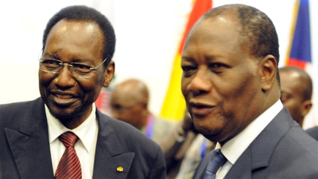 Le président intérimaire du Mali, Dioncounda Traoré (à gauche), et le président ivoirien, Alassane Ouattara (à droite), au sommet de la CEDEAO. Le président intérimaire du Mali, Dioncounda Traoré (à gauche), et le président ivoirien, Alassane Ouattara (à droite), au sommet de la CEDEAO.