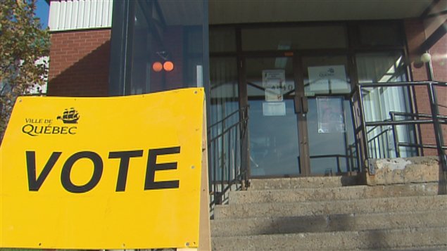 Un bureau de vote dans le district de Charlesbourg Un bureau de vote dans le district de Charlesbourg