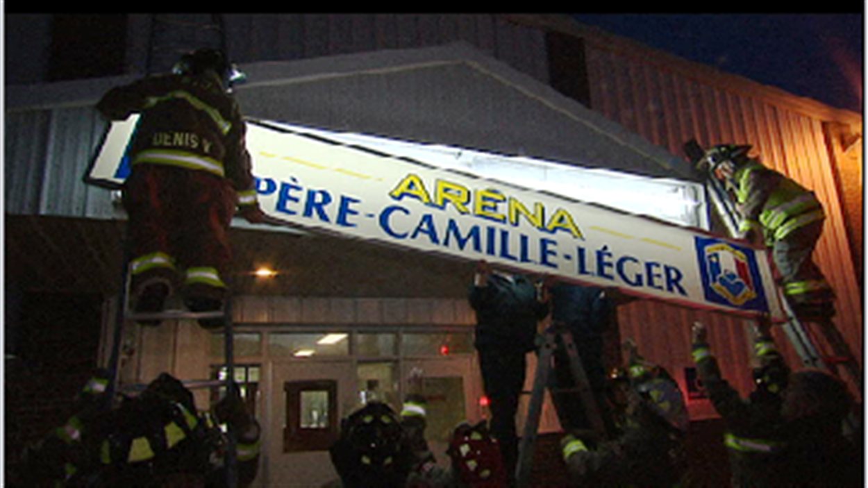 le nom du père Camille Léger a été retiré de l'aréna de Cap-Pelé l'hiver dernier le nom du père Camille Léger a été retiré de l'aréna de Cap-Pelé l'hiver dernier