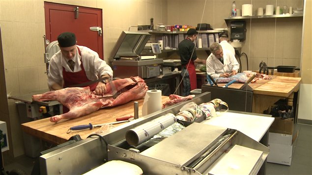 Le Maître-Boucher à Montréal est un des plus importants clients des Bergeries du Margot. Le Maître-Boucher à Montréal est un des plus importants clients des Bergeries du Margot.