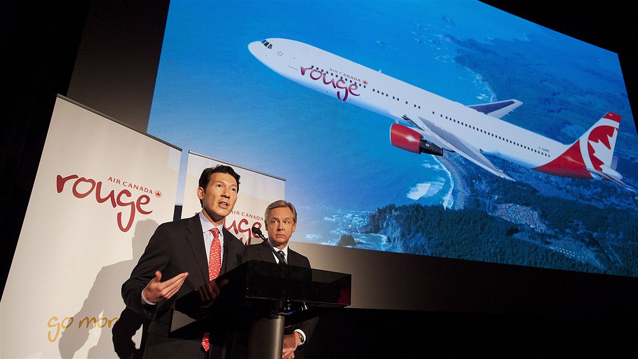 Un vol reliant Montréal à Athènes sera offert par le transporteur à bas prix Air Canada rouge. Un vol reliant Montréal à Athènes sera offert par le transporteur à bas prix Air Canada rouge.