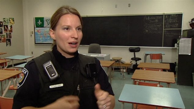 L'agente scolaire pour la police d'Ottawa, Caroline Gallant L'agente scolaire pour la police d'Ottawa, Caroline Gallant