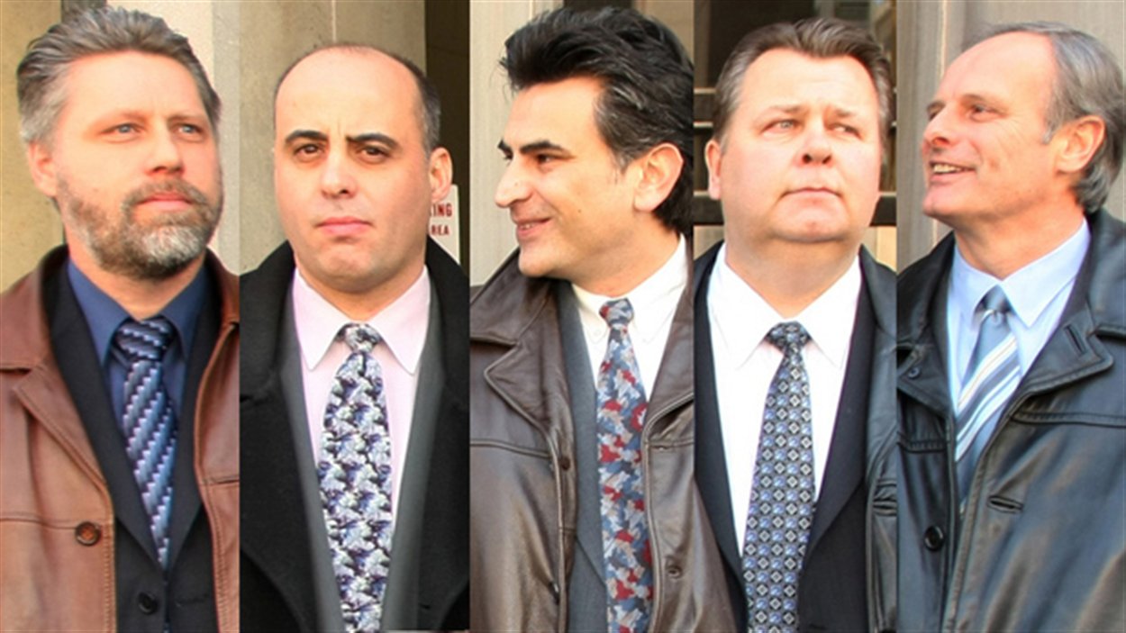 De gauchae à droite : Raymond Pollard, Steven Correia, Ned Maodus, Joe Miched et John Schertzer De gauchae à droite : Raymond Pollard, Steven Correia, Ned Maodus, Joe Miched et John Schertzer