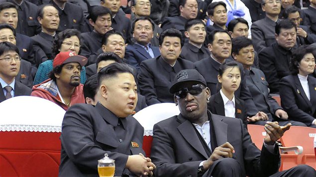 Dennis Rodman avec le dirigeant nord-coréen, Kim Jong-un Dennis Rodman avec le dirigeant nord-coréen, Kim Jong-un