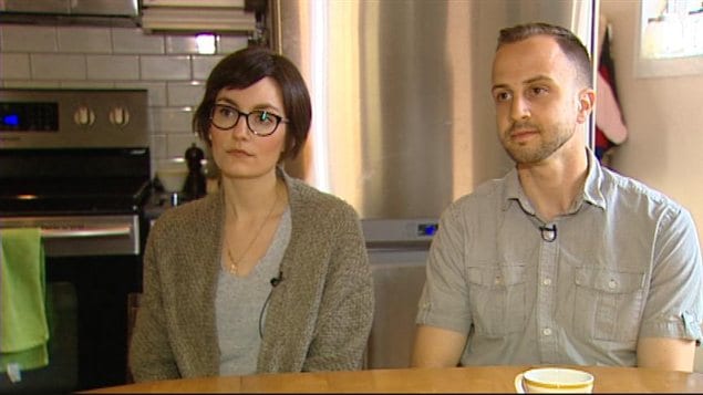 Danielle et Joël Cyr accordent une entrevue à la caméra de Radio-Canada, en mai 2013 à Winnipeg. Danielle et Joël Cyr accordent une entrevue à la caméra de Radio-Canada, en mai 2013 à Winnipeg.