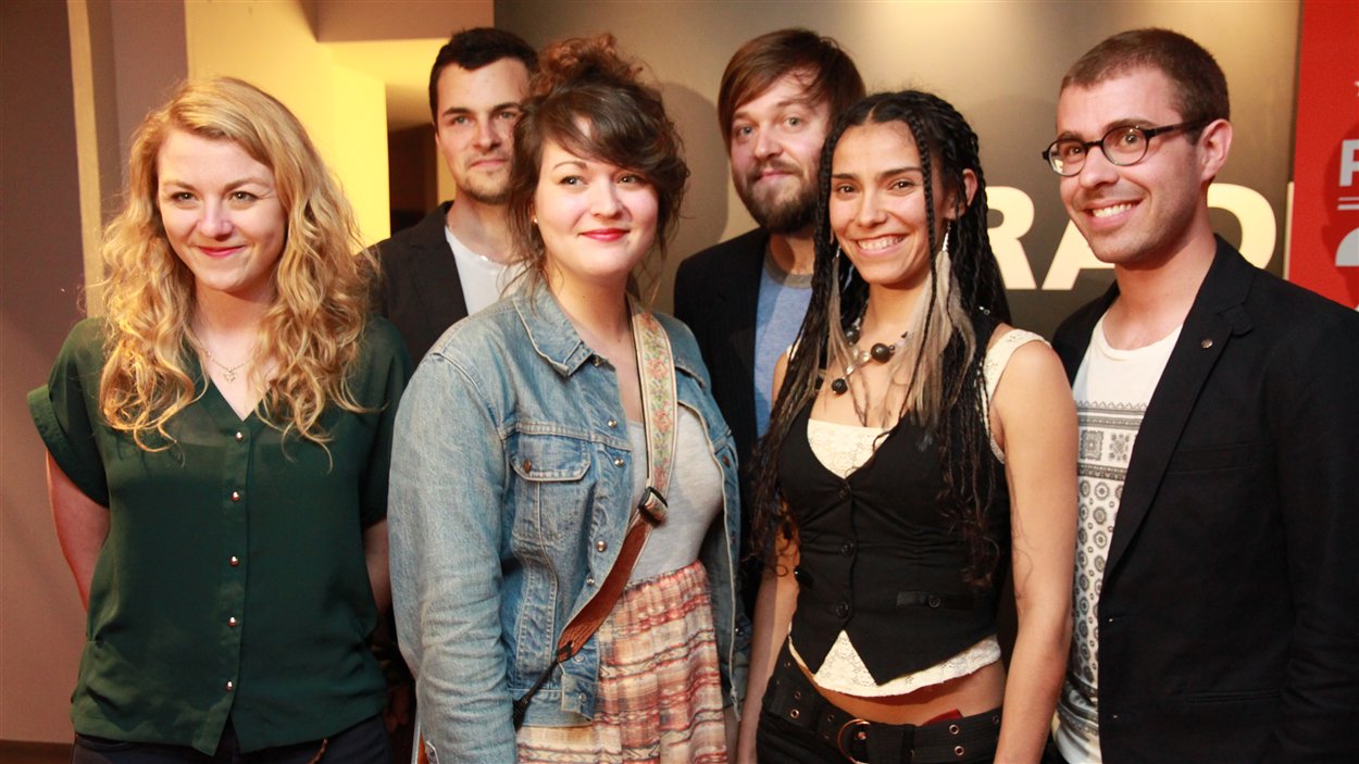 Les Révélations Radio-Canada 2013-2014 : au premier rang, Les soeurs Boulay, Mamzelle et Vincent Fauzer, et au second, Jérôme Beaulieu et William Côté. Les Révélations Radio-Canada 2013-2014 : au premier rang, Les soeurs Boulay, Mamzelle et Vincent Fauzer, et au second, Jérôme Beaulieu et William Côté.